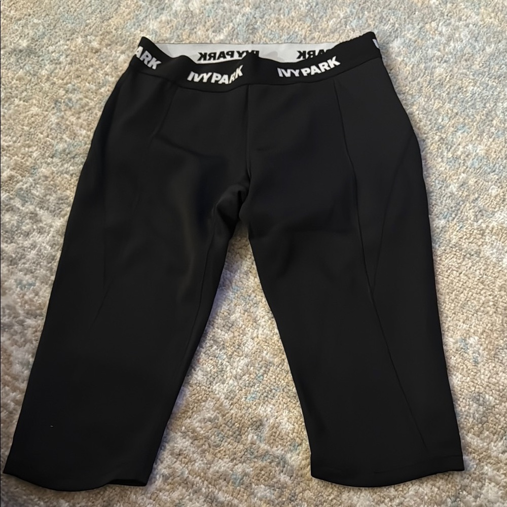 IVY PARK Black Athletic Capris
